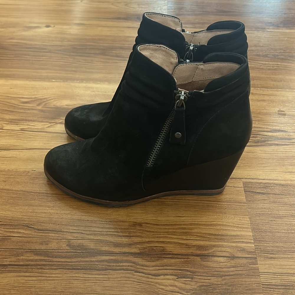 Gorgeous pair wedge black booties biala brand leather upper size 7 comfortable - Picture 5 of 10